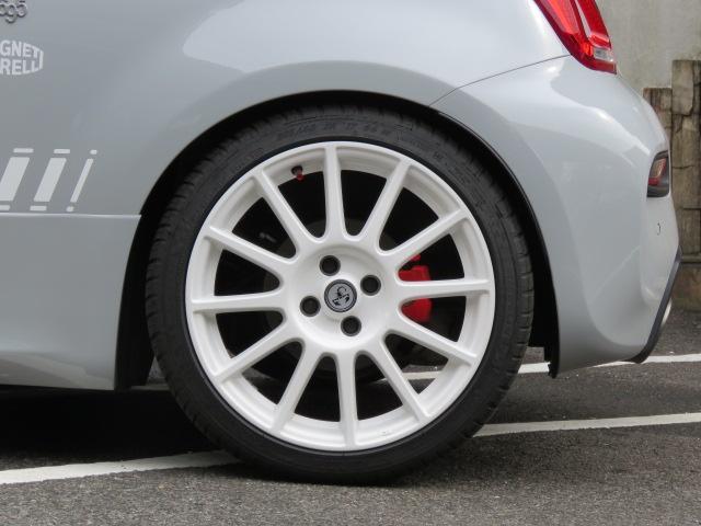 アバルト695 エッセエッセ ベースグレード 限定車 左ハンドル 5MT ワンオーナー D車 サベルト製カーボンスポーツシート アクラポビッチスポーツエグゾースト 純正17インチホワイトAW ブレンボキャリパー アジャスタブルリヤスポイラー(12枚目)