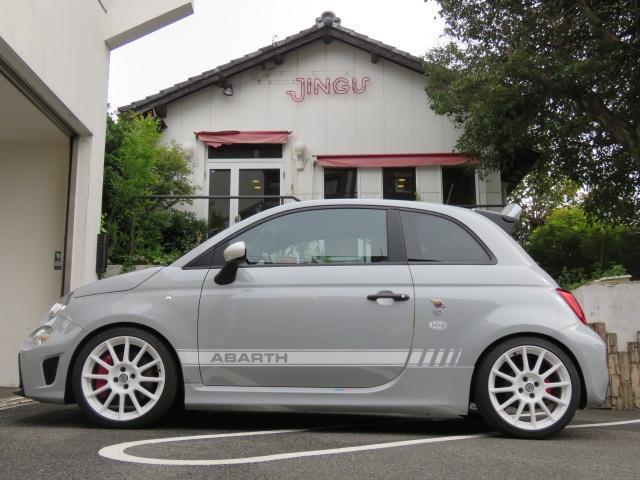 アバルト695 エッセエッセ ベースグレード 限定車 左ハンドル 5MT ワンオーナー D車 サベルト製カーボンスポーツシート アクラポビッチスポーツエグゾースト 純正17インチホワイトAW ブレンボキャリパー アジャスタブルリヤスポイラー(16枚目)