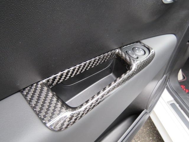 アバルト695 エッセエッセ ベースグレード 限定車 左ハンドル 5MT ワンオーナー D車 サベルト製カーボンスポーツシート アクラポビッチスポーツエグゾースト 純正17インチホワイトAW ブレンボキャリパー アジャスタブルリヤスポイラー(23枚目)