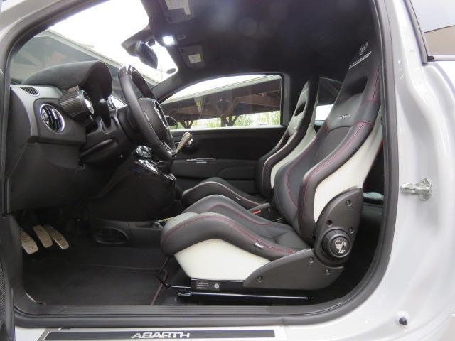 アバルト695 エッセエッセ ベースグレード 限定車 左ハンドル 5MT ワンオーナー D車 サベルト製カーボンスポーツシート アクラポビッチスポーツエグゾースト 純正17インチホワイトAW ブレンボキャリパー アジャスタブルリヤスポイラー(24枚目)