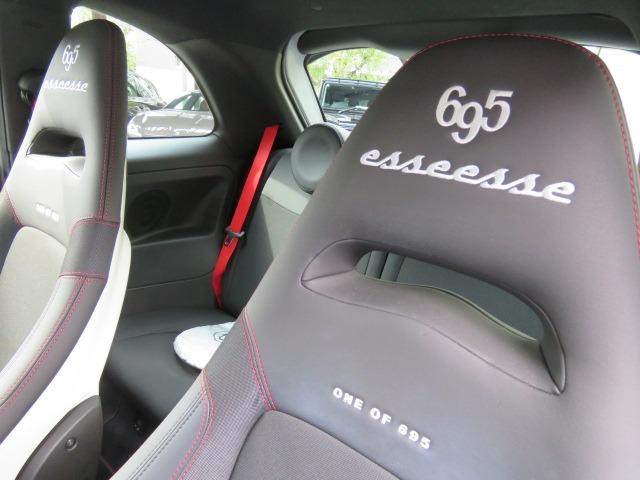 アバルト695 エッセエッセ ベースグレード 限定車 左ハンドル 5MT ワンオーナー D車 サベルト製カーボンスポーツシート アクラポビッチスポーツエグゾースト 純正17インチホワイトAW ブレンボキャリパー アジャスタブルリヤスポイラー(26枚目)