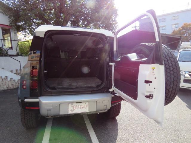 ディフェンダー 　カウンティエクステリアパックキュレーテッドフォージャパン　日本限定３００台　レザーシート　シートヒーター　純正２０インチＡＷ　エアサスペンション　ＬＥＤヘッドライト（22枚目）