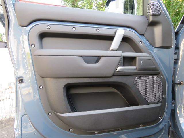 ディフェンダー 　カウンティエクステリアパックキュレーテッドフォージャパン　日本限定３００台　レザーシート　シートヒーター　純正２０インチＡＷ　エアサスペンション　ＬＥＤヘッドライト（45枚目）