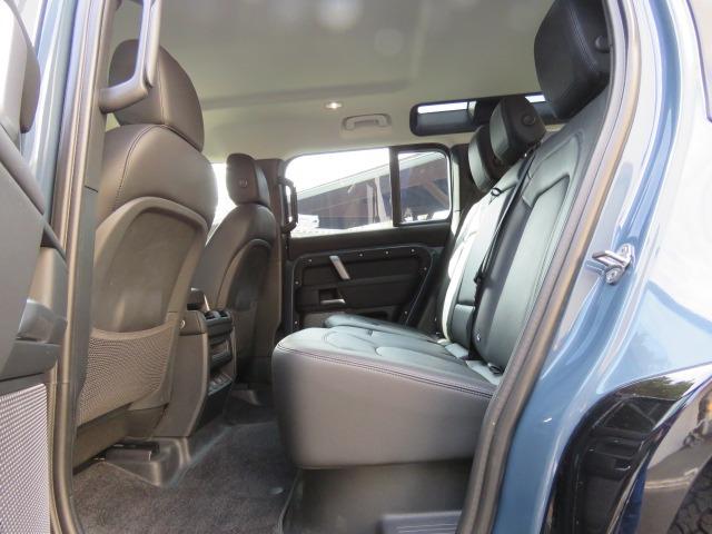 ディフェンダー 　カウンティエクステリアパックキュレーテッドフォージャパン　日本限定３００台　レザーシート　シートヒーター　純正２０インチＡＷ　エアサスペンション　ＬＥＤヘッドライト（55枚目）