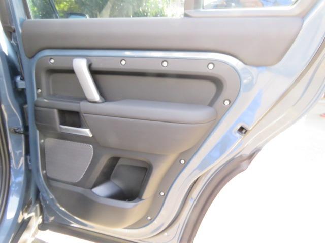 ディフェンダー 　カウンティエクステリアパックキュレーテッドフォージャパン　日本限定３００台　レザーシート　シートヒーター　純正２０インチＡＷ　エアサスペンション　ＬＥＤヘッドライト（62枚目）