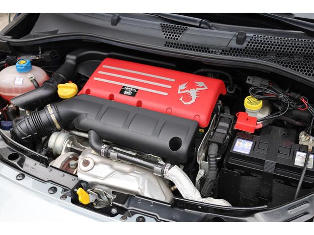 アバルト６９５ リヴァーレ ベースグレード　１．４　左Ｈ　新車並行輸入　５ＭＴ　カーボンダッシュボード（純正ＯＰ（6枚目）