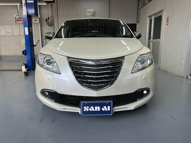 クライスラー・イプシロン プラチナ　ＨＤＤナビ　ＴＶ　バックカメラ　Ｂｌｕｅｔｏｏｔｈオーディオ　ＥＴＣ　　オートライト　ＨＩＤ　アイドリングストップ（8枚目）