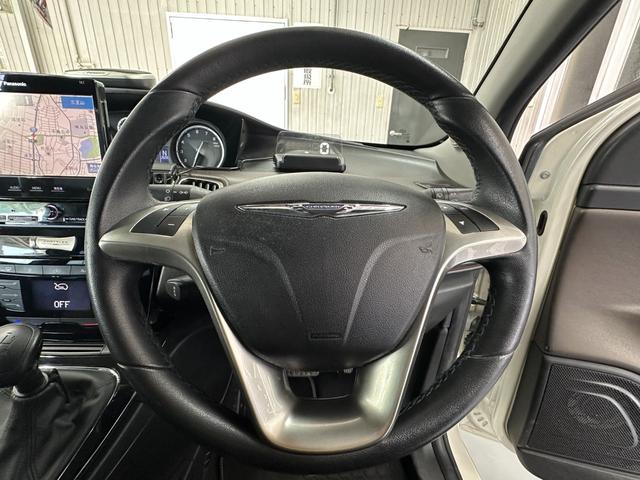 クライスラー・イプシロン プラチナ　ＨＤＤナビ　ＴＶ　バックカメラ　Ｂｌｕｅｔｏｏｔｈオーディオ　ＥＴＣ　　オートライト　ＨＩＤ　アイドリングストップ（22枚目）