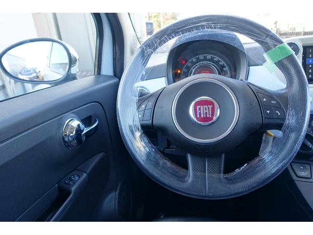 ５００ １．４　スポーツ　日本未導入左６速ＭＴ　前後ディスクブレーキ　ハーフレザースポーツシート　新品Ａｐｐｌｅ　ｃａｒ　ｐｌａｙ　バックカメラ　クラシックエンブレム　前後クロームバンパーモール（20枚目）