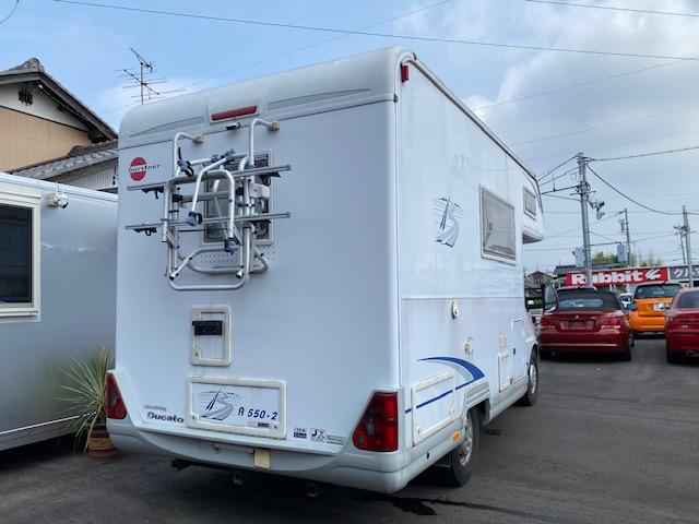 デュカト バーストナー　タイベル交換済み、６人乗り、ＬＰガス、サブバッテリー×２　コンバーターＦＦヒーター、冷蔵庫、トイレ、シャワー、サイドウォーニング、周囲カメラ接続可能モニター設置、サイクルキャリア（4枚目）