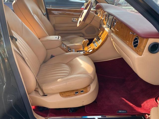 アルナージ レッドレーベル　正規ディーラー車　ＤＶＤ視聴　ヘッドレストモニター　ピクニックテーブル　　Ｖ８ターボ（11枚目）