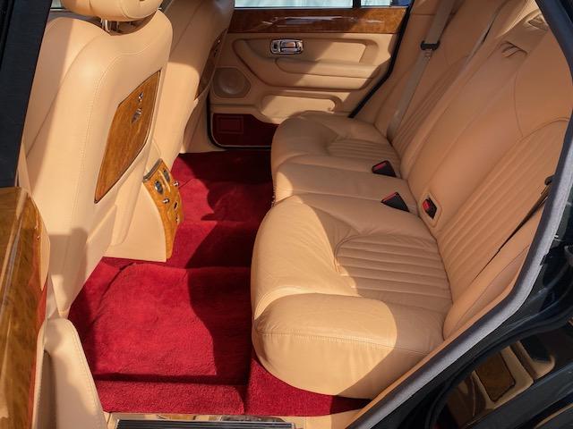 アルナージ レッドレーベル　正規ディーラー車　ＤＶＤ視聴　ヘッドレストモニター　ピクニックテーブル　　Ｖ８ターボ（14枚目）