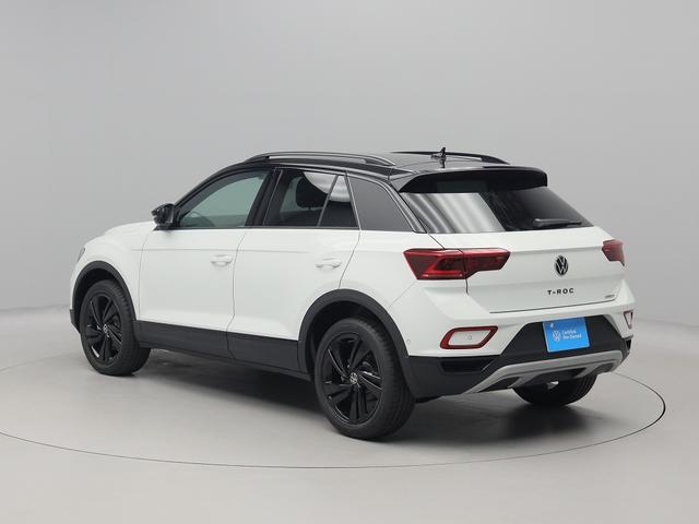 T-ロック TDI 4モーション ブラックスタイル 認定中古車 LEDマトリックスヘッドライト IQ.LIGHT アダプティブクルーズコントロール 18インチアルミホイールパワーテールゲート シティエマージェンシーブレーキ フルオートエアコン(3枚目)