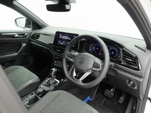 T-ロック TDI 4モーション ブラックスタイル 認定中古車 LEDマトリックスヘッドライト IQ.LIGHT アダプティブクルーズコントロール 18インチアルミホイールパワーテールゲート シティエマージェンシーブレーキ フルオートエアコン(9枚目)