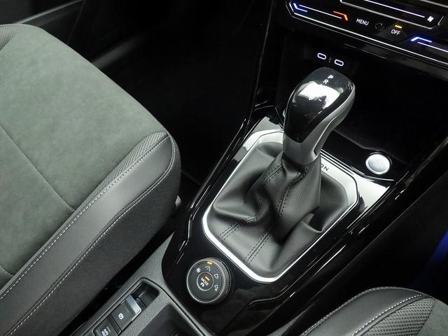 T-ロック TDI 4モーション ブラックスタイル 認定中古車 LEDマトリックスヘッドライト IQ.LIGHT アダプティブクルーズコントロール 18インチアルミホイールパワーテールゲート シティエマージェンシーブレーキ フルオートエアコン(20枚目)