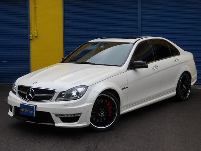 Ｃクラス Ｃ６３　ＡＭＧ　後期パフォーマンスＰＫＧ・キーレスゴー・右ハンドル・禁煙車・黒革シートヒーター・Ｂｌｕｅｔｏｏｔｈ・ＵＳＢ対応・バックカメラ・カーボンインテ・カーボンドアミラー＆リヤウィング（5枚目）