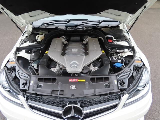 Ｃ６３　ＡＭＧ　後期パフォーマンスＰＫＧ・キーレスゴー・右ハンドル・禁煙車・黒革シートヒーター・Ｂｌｕｅｔｏｏｔｈ・ＵＳＢ対応・バックカメラ・カーボンインテ・カーボンドアミラー＆リヤウィング(19枚目)