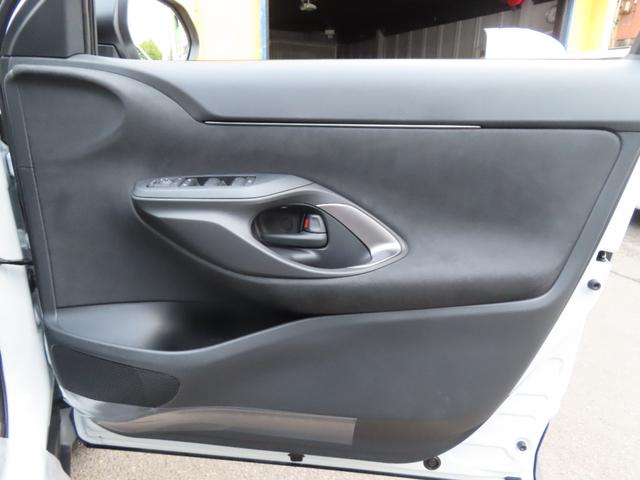 ヤリスクロス ハイブリッドＺ　ウルバーノ　トヨタチームメイトアドバンス　パノラミックビューモニター　パーキングサポートブレーキ　登録済み未使用車　禁煙車　フロアマット　黒ハーフレザー　シートヒーター　ステアリングヒーター　Ｂｌｕｅｔｏｏｔｈ（22枚目）