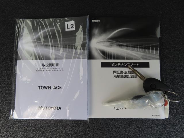 タウンエースバン ＧＬ　スマートアシスト　マルチインフォメーションディスプレイ　登録済み未使用車　禁煙　衝突警報機能　衝突回避支援ブレーキ　レーンキープアシスト　先行車発進お知らせ　オートハイビーム　キーレス　フロアマット（51枚目）