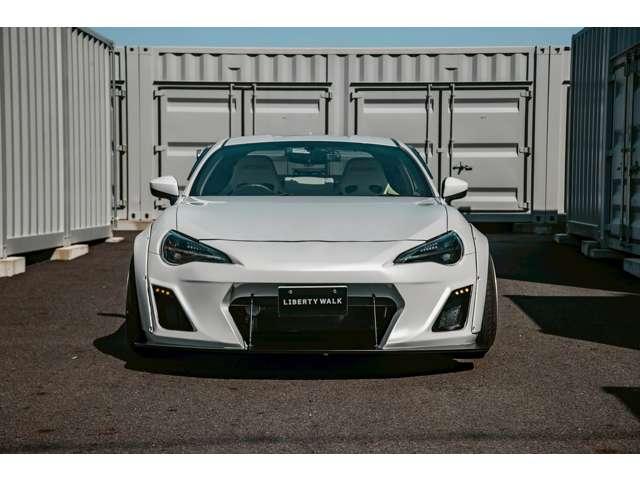 ８６ ＧＴ　ＬＢ－ＷＯＲＫＳコンプリートキット、ＢＬＩＴＺ車高調、ＬＢオリジナルＡＷ　１８ｉｎｃｈ、ＨＫＳ車検対応マフラー、ＬＢステアリング、ＬＢオリジナルフロアマット、シフトレバーカーボン、内装張替え、ＥＴＣ（2枚目）