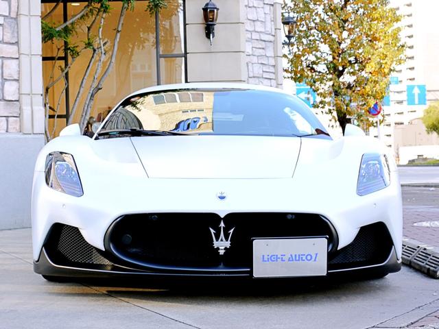 ＭＣ２０ ベースグレード　３．０　ディーラー車　ワンオーナー車両　サスペンションリフター　カーボンファイバーブレーキ　カーボンファイバーエンジンカバー　アルカンタラカーボンインテリアパッケージ（2枚目）