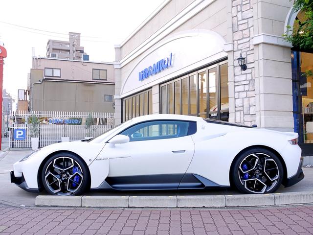 ＭＣ２０ ベースグレード　３．０　ディーラー車　ワンオーナー車両　サスペンションリフター　カーボンファイバーブレーキ　カーボンファイバーエンジンカバー　アルカンタラカーボンインテリアパッケージ（3枚目）