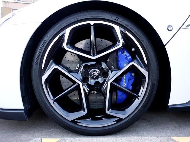 ＭＣ２０ ベースグレード　３．０　ディーラー車　ワンオーナー車両　サスペンションリフター　カーボンファイバーブレーキ　カーボンファイバーエンジンカバー　アルカンタラカーボンインテリアパッケージ（6枚目）