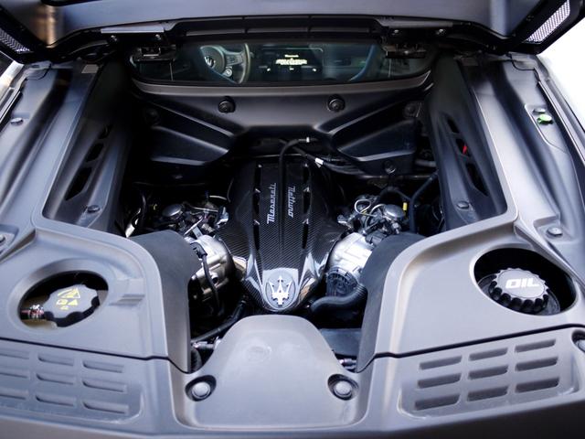 ＭＣ２０ ベースグレード　３．０　ディーラー車　ワンオーナー車両　サスペンションリフター　カーボンファイバーブレーキ　カーボンファイバーエンジンカバー　アルカンタラカーボンインテリアパッケージ（7枚目）