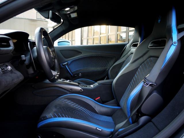 ＭＣ２０ ベースグレード　３．０　ディーラー車　ワンオーナー車両　サスペンションリフター　カーボンファイバーブレーキ　カーボンファイバーエンジンカバー　アルカンタラカーボンインテリアパッケージ（9枚目）