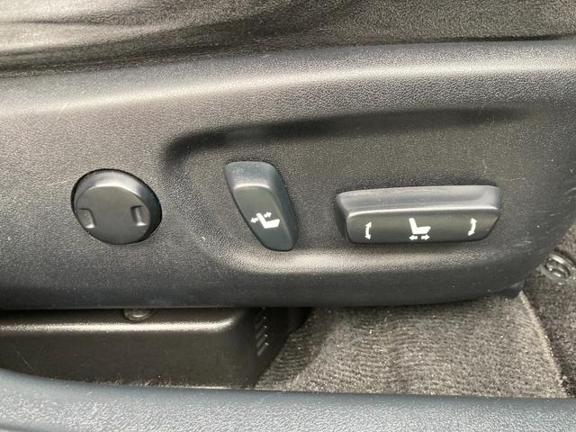 CT CT200h バージョンC 車検2年+整備&保証付き/純正マルチナビ(TV/CD/DVD/ブルーレイ/SD/USB/AUX/Bluetooth)/バックカメラ/ETC(DSRC)/パワーシート/シートヒーター/コーナーセンサー(19枚目)