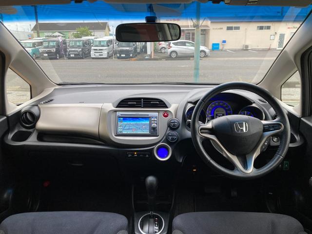 フィットハイブリッド スマートセレクション 後期モデル/車検2年+整備&保守付き/純正メモリーナビ(TV/CD/DVD/SD/USB)/バックカメラ/ETC/オートクルーズコントロール/HID(オートライト)/スマートキー/社外15インチアルミ(7枚目)