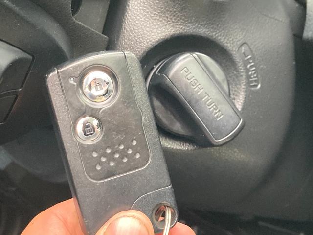 フィットハイブリッド スマートセレクション 後期モデル/車検2年+整備&保守付き/純正メモリーナビ(TV/CD/DVD/SD/USB)/バックカメラ/ETC/オートクルーズコントロール/HID(オートライト)/スマートキー/社外15インチアルミ(17枚目)