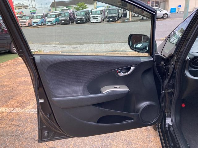 フィットハイブリッド スマートセレクション 後期モデル/車検2年+整備&保守付き/純正メモリーナビ(TV/CD/DVD/SD/USB)/バックカメラ/ETC/オートクルーズコントロール/HID(オートライト)/スマートキー/社外15インチアルミ(45枚目)