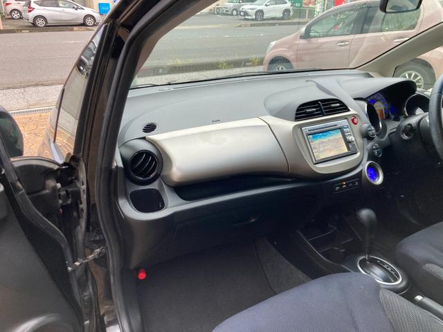 フィットハイブリッド スマートセレクション 後期モデル/車検2年+整備&保守付き/純正メモリーナビ(TV/CD/DVD/SD/USB)/バックカメラ/ETC/オートクルーズコントロール/HID(オートライト)/スマートキー/社外15インチアルミ(46枚目)