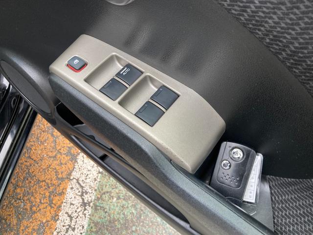 フィットハイブリッド スマートセレクション 後期モデル/車検2年+整備&保守付き/純正メモリーナビ(TV/CD/DVD/SD/USB)/バックカメラ/ETC/オートクルーズコントロール/HID(オートライト)/スマートキー/社外15インチアルミ(56枚目)