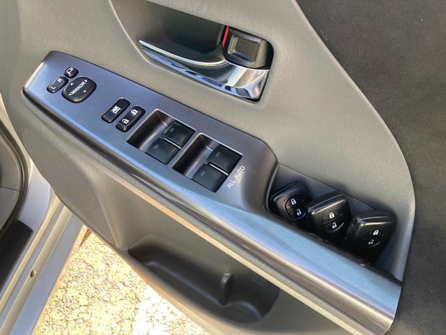 プリウスアルファ S チューン ブラック 車検2年+整備&保証付き/3列シート/7人/純正ナビ/バックカメラ/Bluetoothオーディオ/TV/ETC/オートライト/フォグランプ/スマートキー3本/テレキャン/純正16アルミ/オートエアコン(17枚目)