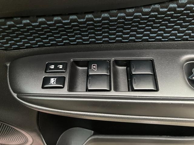 ノート Ｘ　エマージェンシーブレーキパッケージ　整備＆保証付／走行３万キロ／衝突被害軽減ブレーキ／純正ＳＤナビ（フルセグＴＶ／ＣＤ／ＳＤ／ＵＳＢ／ＡＵＸ）／バックカメラ／スマートキー／アイドリングストップ／純正１４インチアルミ／車線逸脱防止警報装置（17枚目）