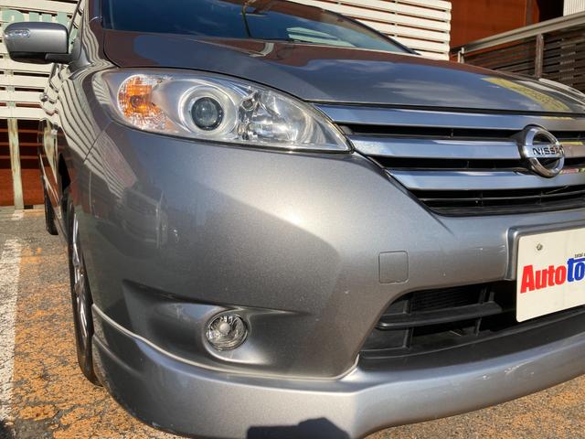 明るいクリーンな商談ルームでゆっくりお気に入りの車を見つけてください。