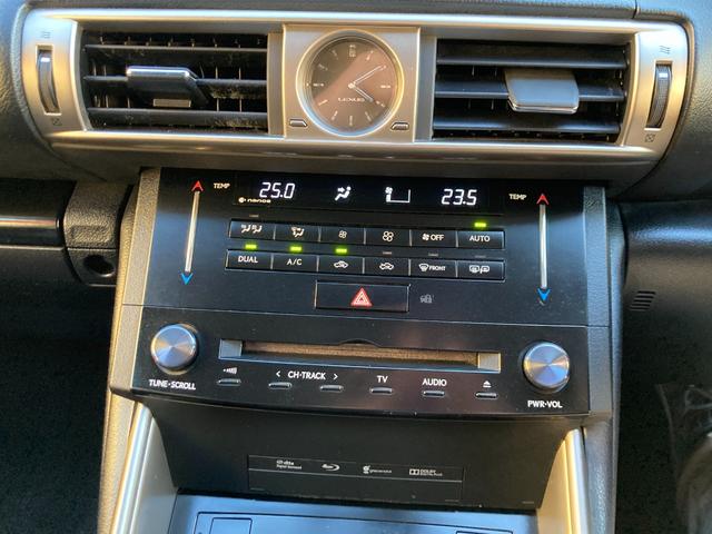 ＩＳ ＩＳ３００ｈ　プリクラッシュセーフティー／純正マルチナビ／バックカメラ／ＴＶ／ブルーレイ対応／Ｂｌｕｅｔｏｏｔｈ／ＥＴＣ（ＤＳＲＣ）／ハーフレザーシート（ヒーター＆電動）／コーナーセンサー／クルコン／パドルシフト／（12枚目）