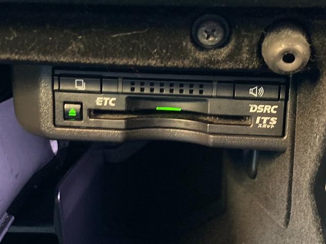 ＩＳ ＩＳ３００ｈ　プリクラッシュセーフティー／純正マルチナビ／バックカメラ／ＴＶ／ブルーレイ対応／Ｂｌｕｅｔｏｏｔｈ／ＥＴＣ（ＤＳＲＣ）／ハーフレザーシート（ヒーター＆電動）／コーナーセンサー／クルコン／パドルシフト／（17枚目）