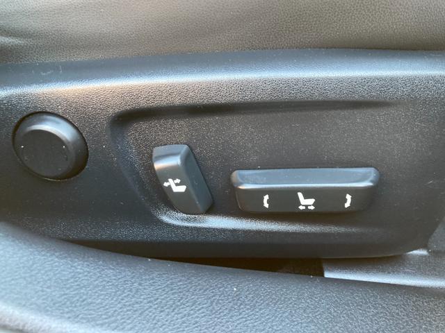 ＩＳ ＩＳ３００ｈ　プリクラッシュセーフティー／純正マルチナビ／バックカメラ／ＴＶ／ブルーレイ対応／Ｂｌｕｅｔｏｏｔｈ／ＥＴＣ（ＤＳＲＣ）／ハーフレザーシート（ヒーター＆電動）／コーナーセンサー／クルコン／パドルシフト／（20枚目）