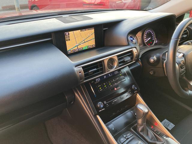 ＩＳ ＩＳ３００ｈ　プリクラッシュセーフティー／純正マルチナビ／バックカメラ／ＴＶ／ブルーレイ対応／Ｂｌｕｅｔｏｏｔｈ／ＥＴＣ（ＤＳＲＣ）／ハーフレザーシート（ヒーター＆電動）／コーナーセンサー／クルコン／パドルシフト／（52枚目）