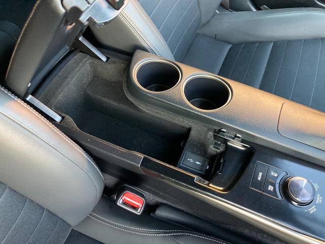 ＩＳ ＩＳ３００ｈ　プリクラッシュセーフティー／純正マルチナビ／バックカメラ／ＴＶ／ブルーレイ対応／Ｂｌｕｅｔｏｏｔｈ／ＥＴＣ（ＤＳＲＣ）／ハーフレザーシート（ヒーター＆電動）／コーナーセンサー／クルコン／パドルシフト／（54枚目）