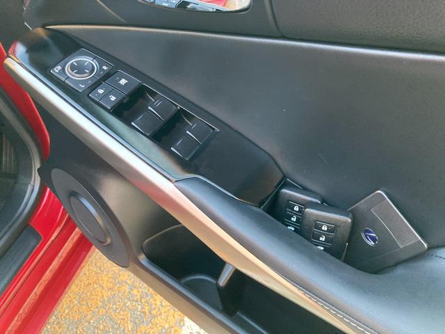 ＩＳ ＩＳ３００ｈ　プリクラッシュセーフティー／純正マルチナビ／バックカメラ／ＴＶ／ブルーレイ対応／Ｂｌｕｅｔｏｏｔｈ／ＥＴＣ（ＤＳＲＣ）／ハーフレザーシート（ヒーター＆電動）／コーナーセンサー／クルコン／パドルシフト／（57枚目）