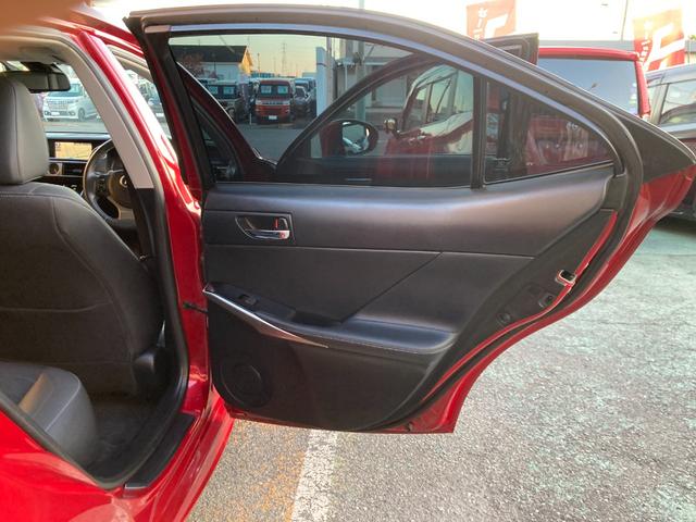 ＩＳ ＩＳ３００ｈ　プリクラッシュセーフティー／純正マルチナビ／バックカメラ／ＴＶ／ブルーレイ対応／Ｂｌｕｅｔｏｏｔｈ／ＥＴＣ（ＤＳＲＣ）／ハーフレザーシート（ヒーター＆電動）／コーナーセンサー／クルコン／パドルシフト／（58枚目）