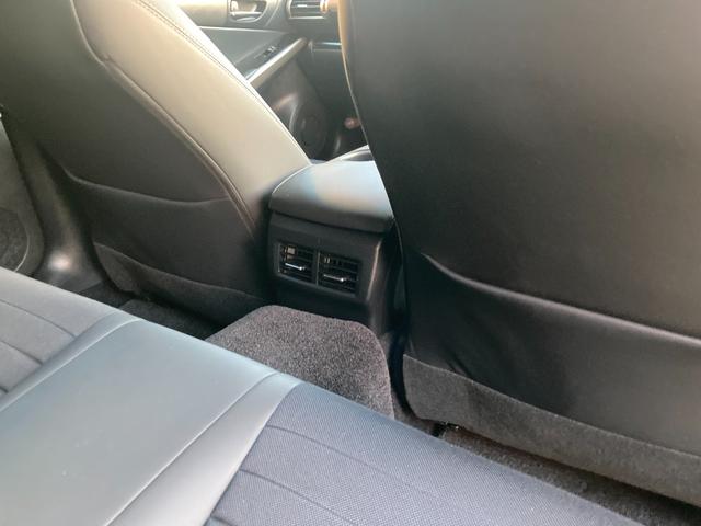 ＩＳ ＩＳ３００ｈ　プリクラッシュセーフティー／純正マルチナビ／バックカメラ／ＴＶ／ブルーレイ対応／Ｂｌｕｅｔｏｏｔｈ／ＥＴＣ（ＤＳＲＣ）／ハーフレザーシート（ヒーター＆電動）／コーナーセンサー／クルコン／パドルシフト／（60枚目）