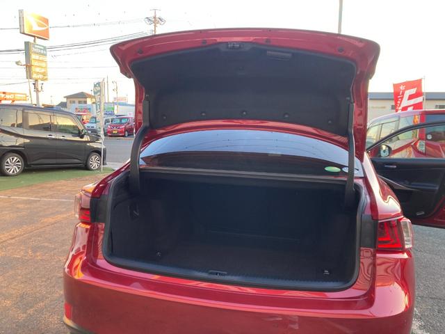 ＩＳ ＩＳ３００ｈ　プリクラッシュセーフティー／純正マルチナビ／バックカメラ／ＴＶ／ブルーレイ対応／Ｂｌｕｅｔｏｏｔｈ／ＥＴＣ（ＤＳＲＣ）／ハーフレザーシート（ヒーター＆電動）／コーナーセンサー／クルコン／パドルシフト／（63枚目）