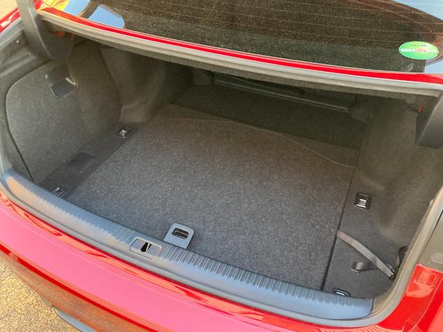 ＩＳ ＩＳ３００ｈ　プリクラッシュセーフティー／純正マルチナビ／バックカメラ／ＴＶ／ブルーレイ対応／Ｂｌｕｅｔｏｏｔｈ／ＥＴＣ（ＤＳＲＣ）／ハーフレザーシート（ヒーター＆電動）／コーナーセンサー／クルコン／パドルシフト／（64枚目）