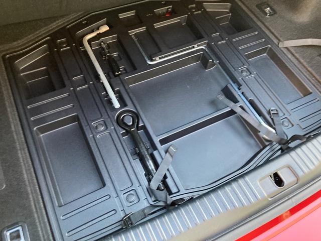 ＩＳ ＩＳ３００ｈ　プリクラッシュセーフティー／純正マルチナビ／バックカメラ／ＴＶ／ブルーレイ対応／Ｂｌｕｅｔｏｏｔｈ／ＥＴＣ（ＤＳＲＣ）／ハーフレザーシート（ヒーター＆電動）／コーナーセンサー／クルコン／パドルシフト／（65枚目）