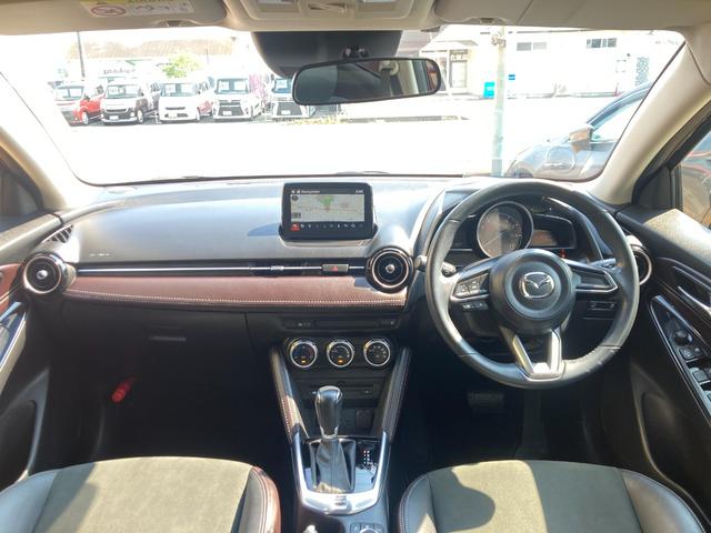 デミオ １３Ｓツーリング　Ｌパッケージ　後期モデル／車検２年＋整備＆保証付／衝突軽減ブレーキ／ナビ／ブルセグＴＶ／ＣＤ／ＤＶＤ／Ｂｌｕｅｔｏｏｔｈオーディオ／ＥＴＣ／ハーフレザーシート／ＬＥＤヘッドライト／ヘッドアップディスプレ／純正アルミ（7枚目）